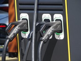 E-Mobilität: Das Foto zeigt eine Tankstelle für die Baterien von E-Autos.